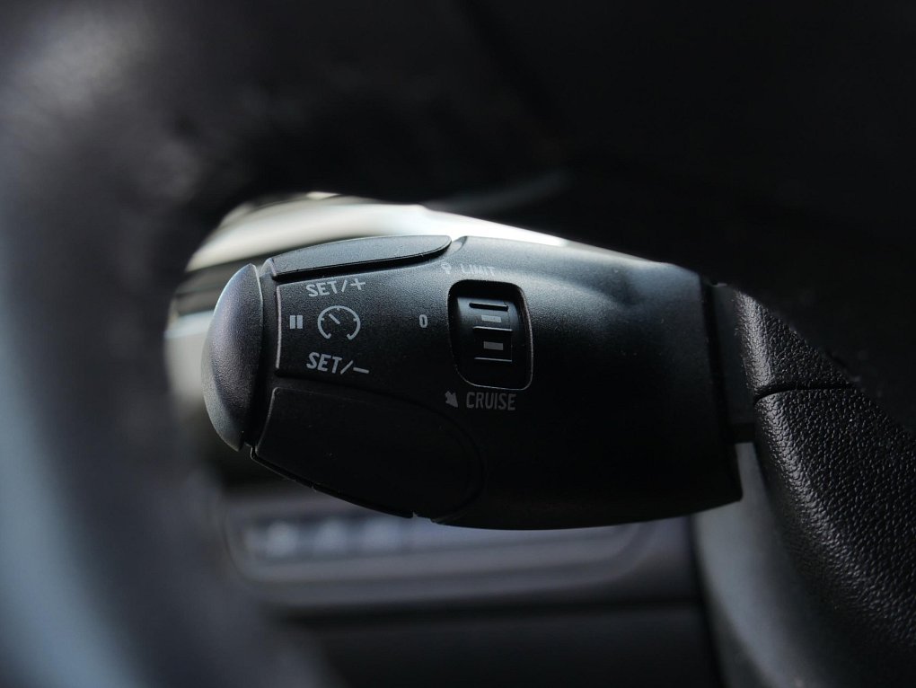 Peugeot 2008 1.2i 