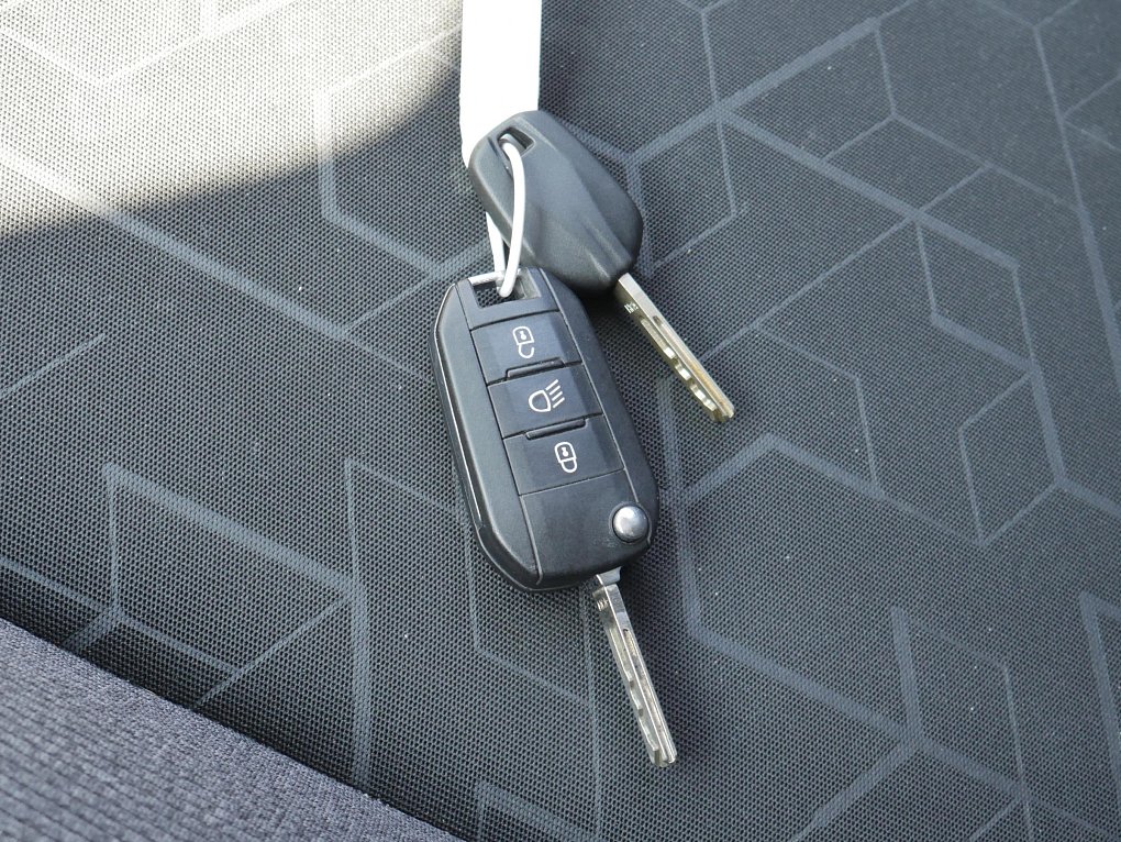 Peugeot 2008 1.2i 