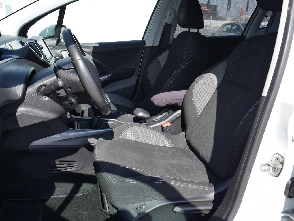 Peugeot 2008 1.2i 