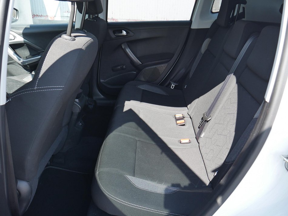 Peugeot 2008 1.2i 