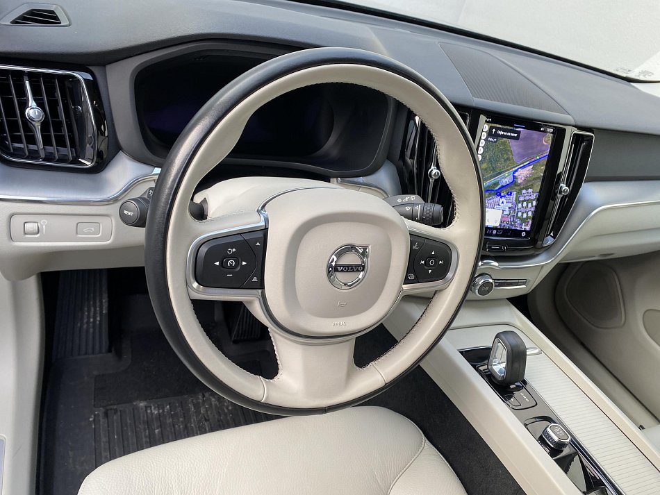 Volvo XC60 2.0 B4 Momentum AWD