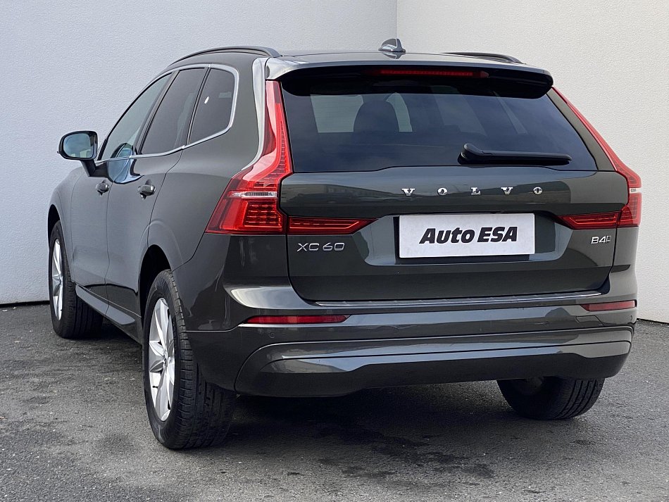 Volvo XC60 2.0 B4 Momentum AWD