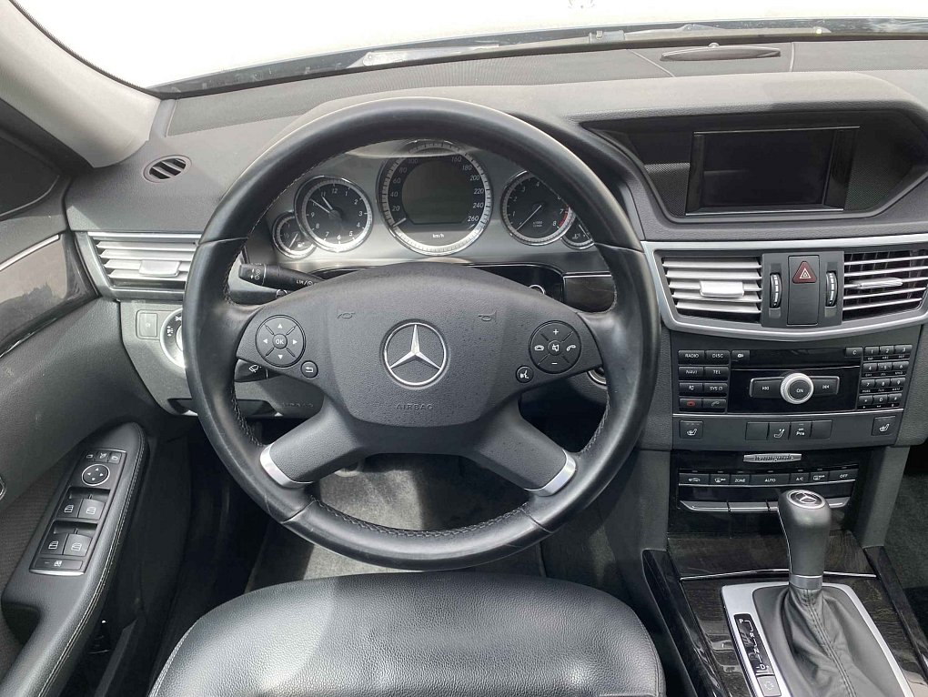 Mercedes-Benz Třída E 1.8 CGi Avantgarde E200