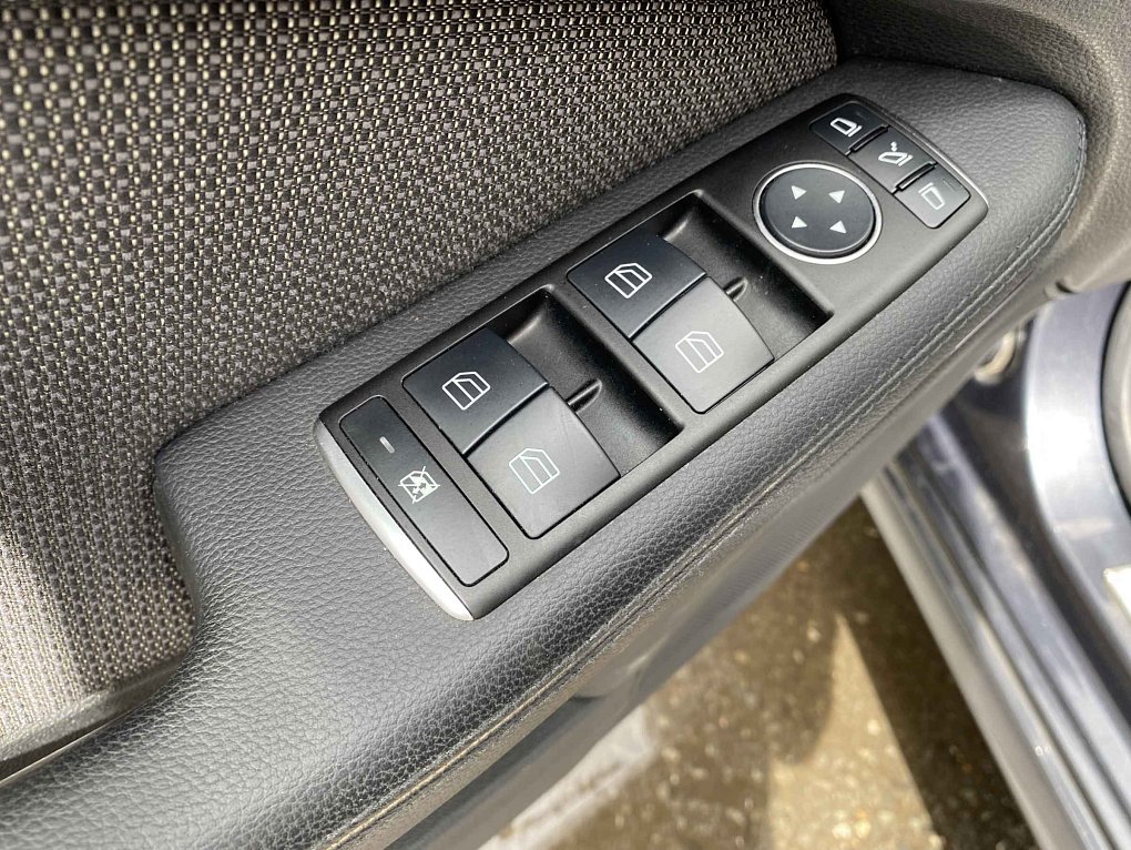 Mercedes-Benz Třída E 1.8 CGi Avantgarde E200