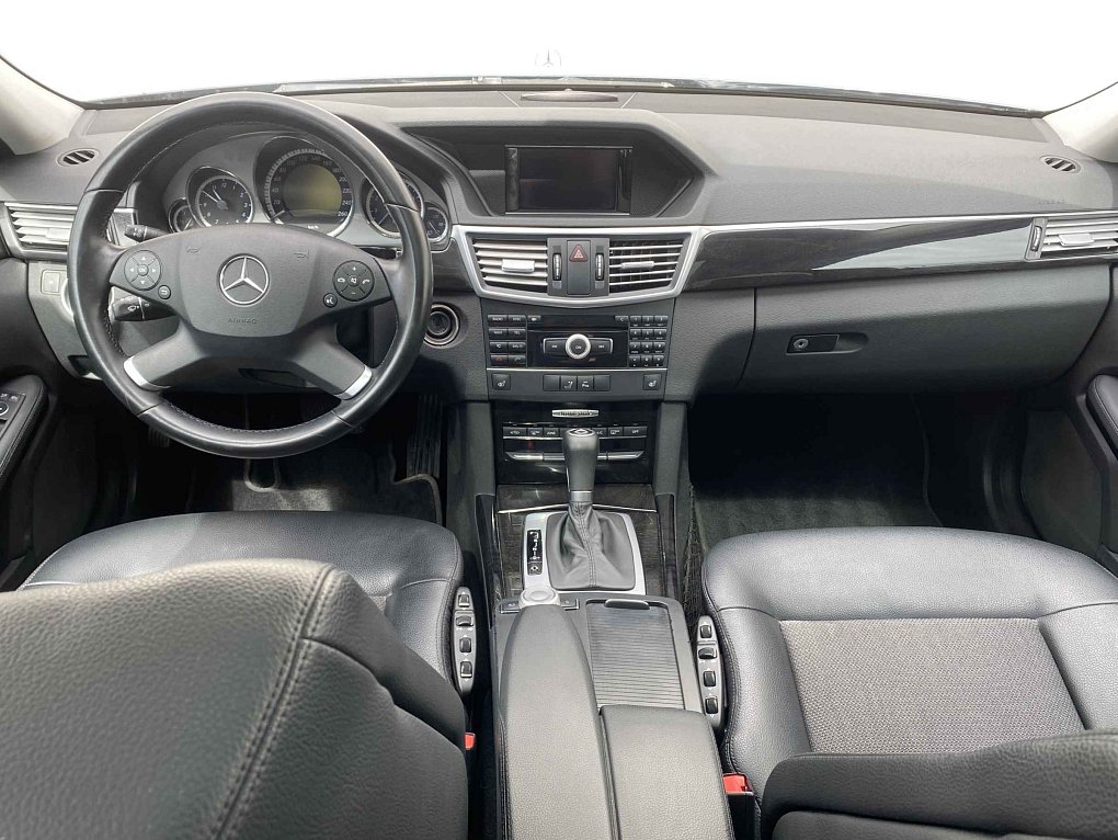 Mercedes-Benz Třída E 1.8 CGi Avantgarde E200