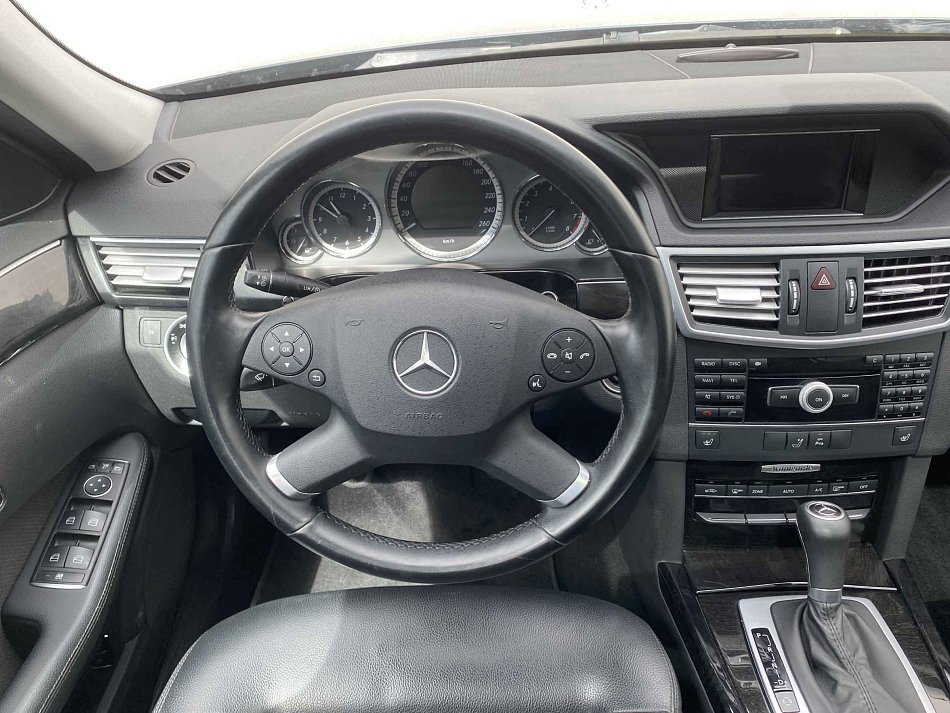 Mercedes-Benz Třída E 1.8 CGi Avantgarde E200