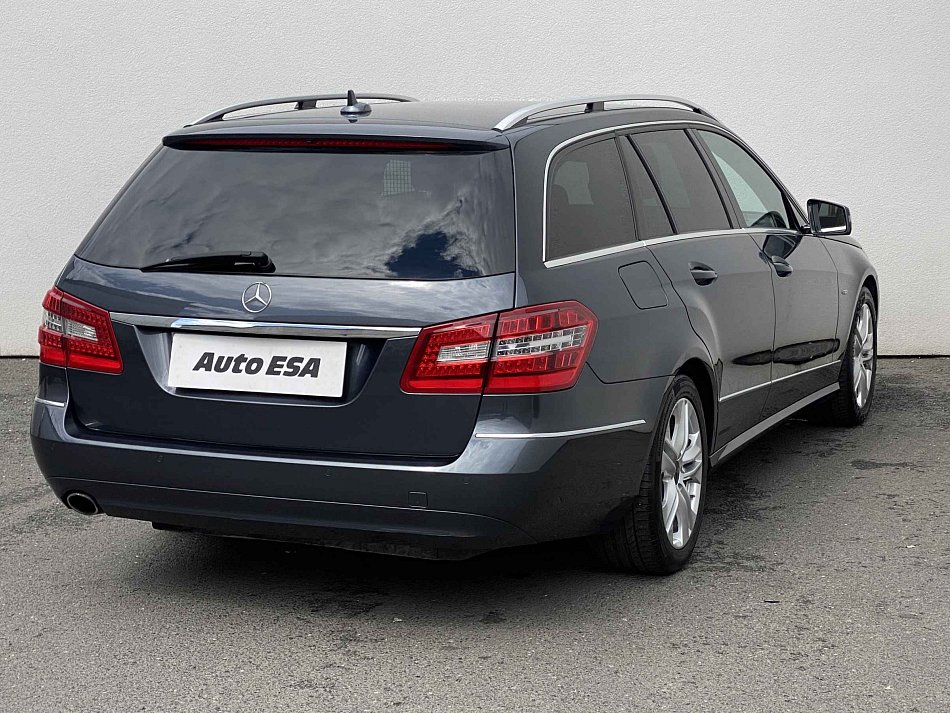 Mercedes-Benz Třída E 1.8 CGi Avantgarde E200