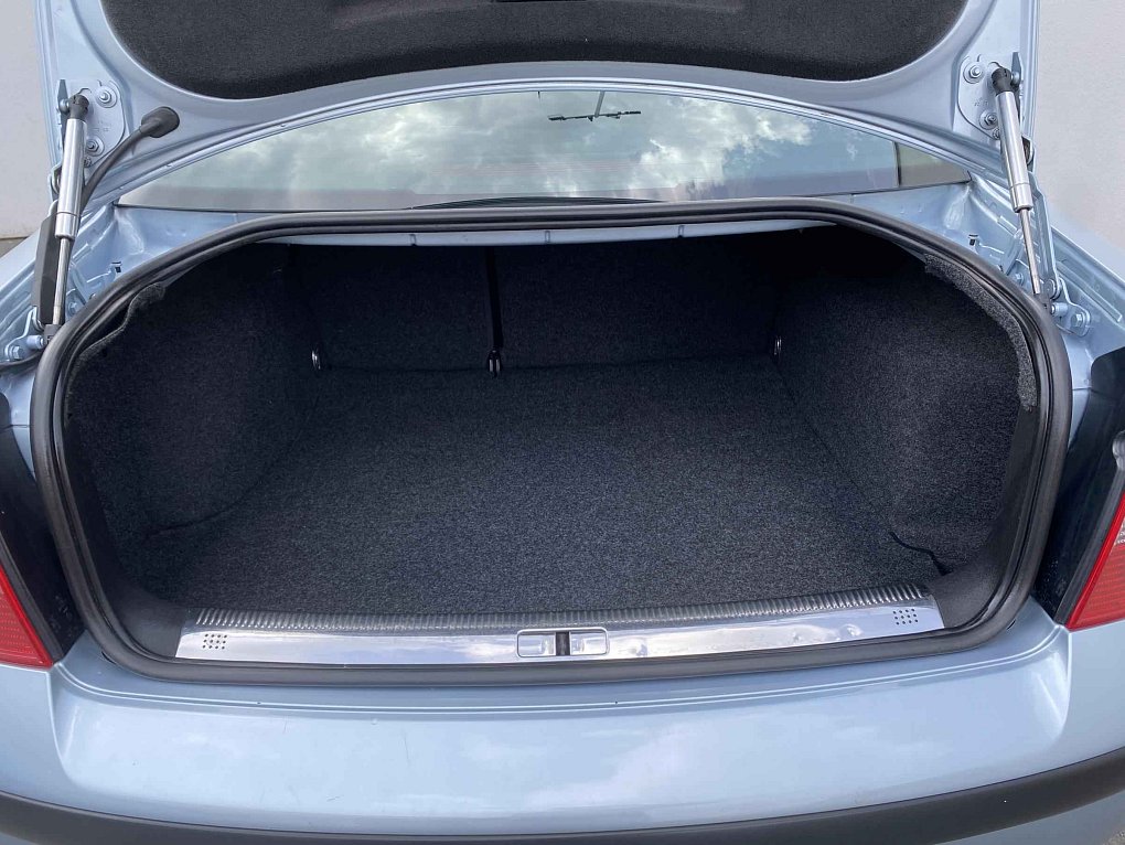 Volkswagen Passat 1.6 i 