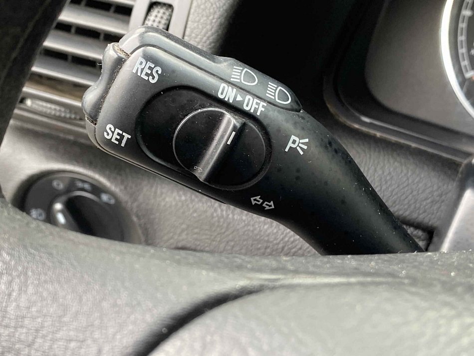 Volkswagen Passat 1.6 i 