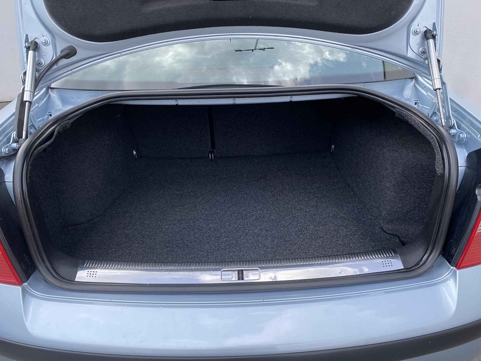 Volkswagen Passat 1.6 i 