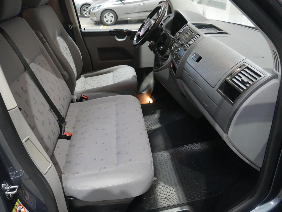 Volkswagen Transporter 2.5TDi  L2 9míst