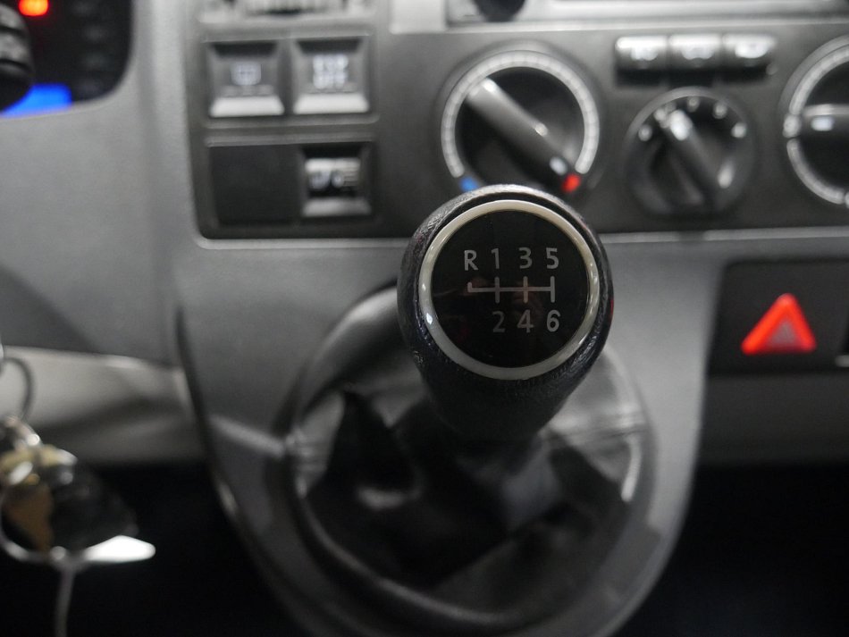 Volkswagen Transporter 2.5TDi  L2 9míst