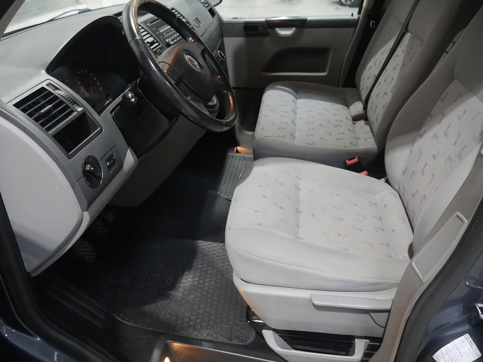 Volkswagen Transporter 2.5TDi  L2 9míst
