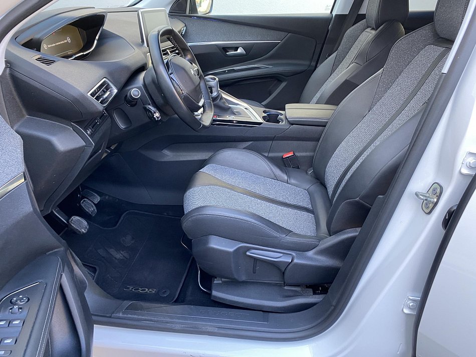 Peugeot 3008 1.2PT Allure