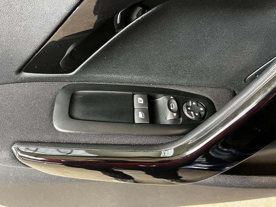 Peugeot 208 1.2 PT 