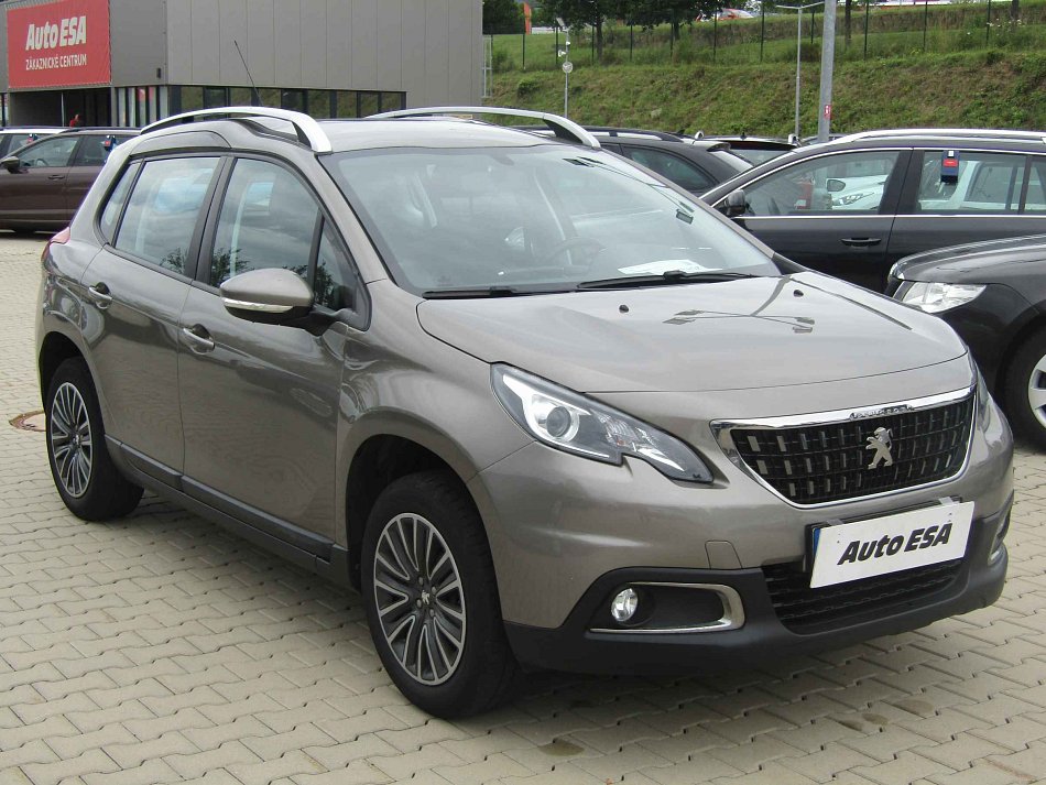 Peugeot 2008 1.2 i 