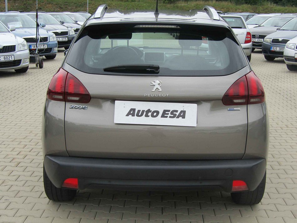 Peugeot 2008 1.2 i 