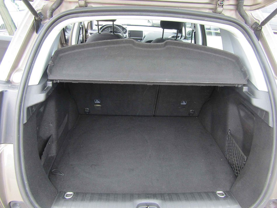 Peugeot 2008 1.2 i 