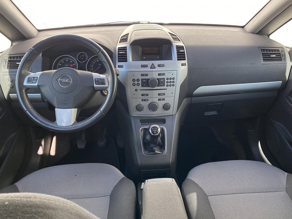Opel Zafira 1.6i Family 7míst