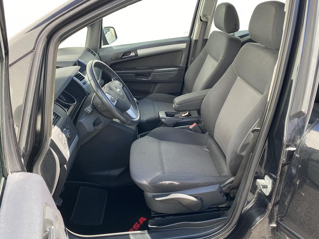 Opel Zafira 1.6i Family 7míst