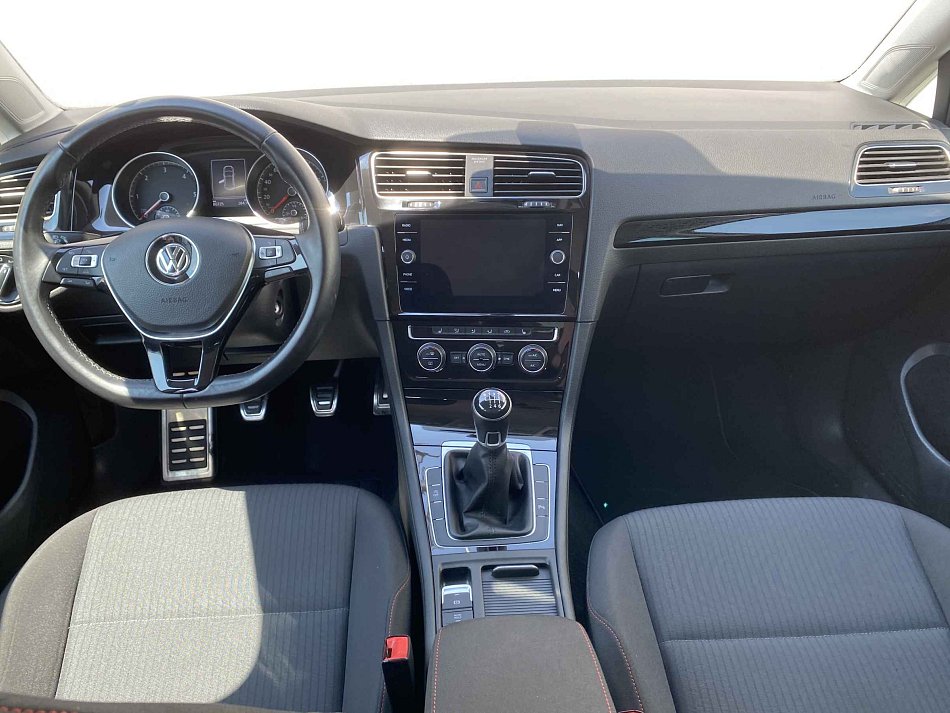 Volkswagen Golf 2.0 TDi Sound