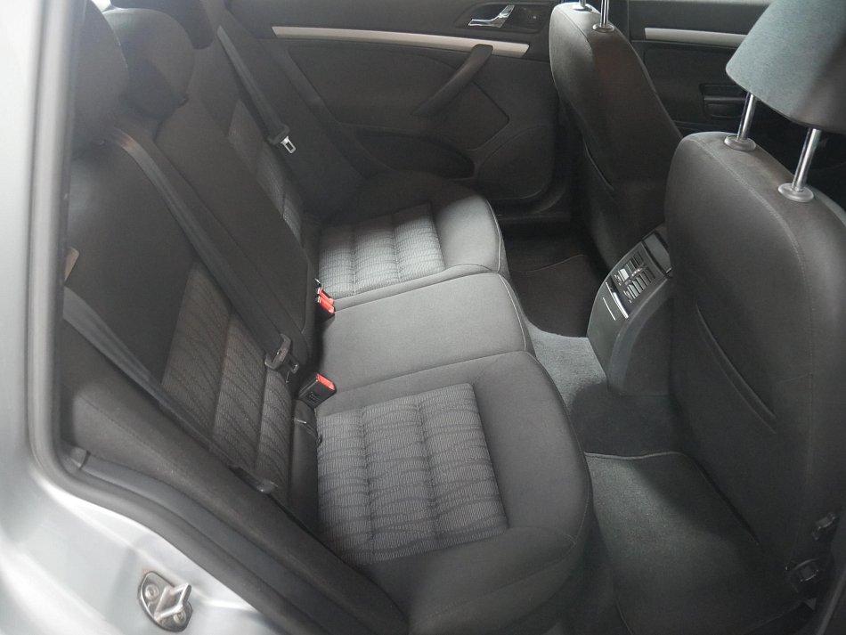 Škoda Octavia II 1.6 TDi Elegance