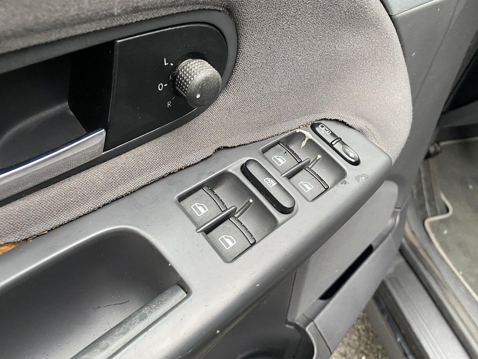 Volkswagen Sharan 2.0 i United 7míst