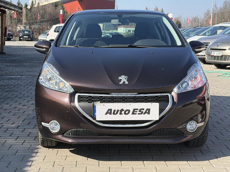 Peugeot 208 1.2i 