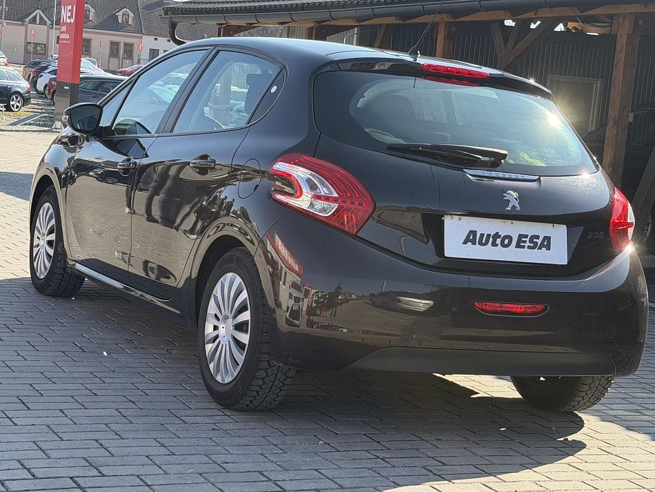 Peugeot 208 1.2i 