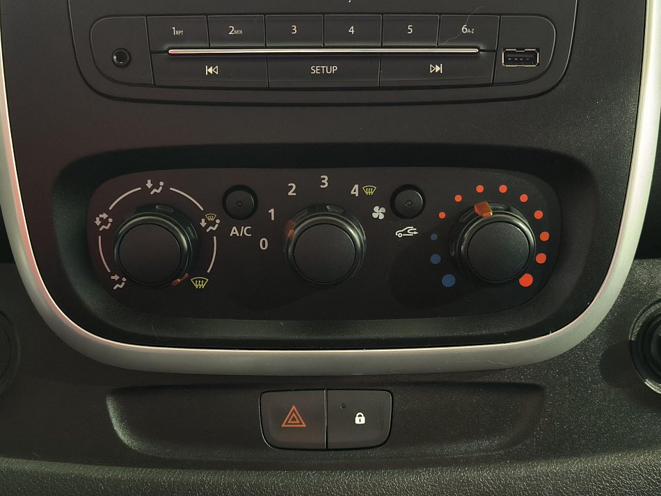 Opel Vivaro 1.6CDTi  8míst