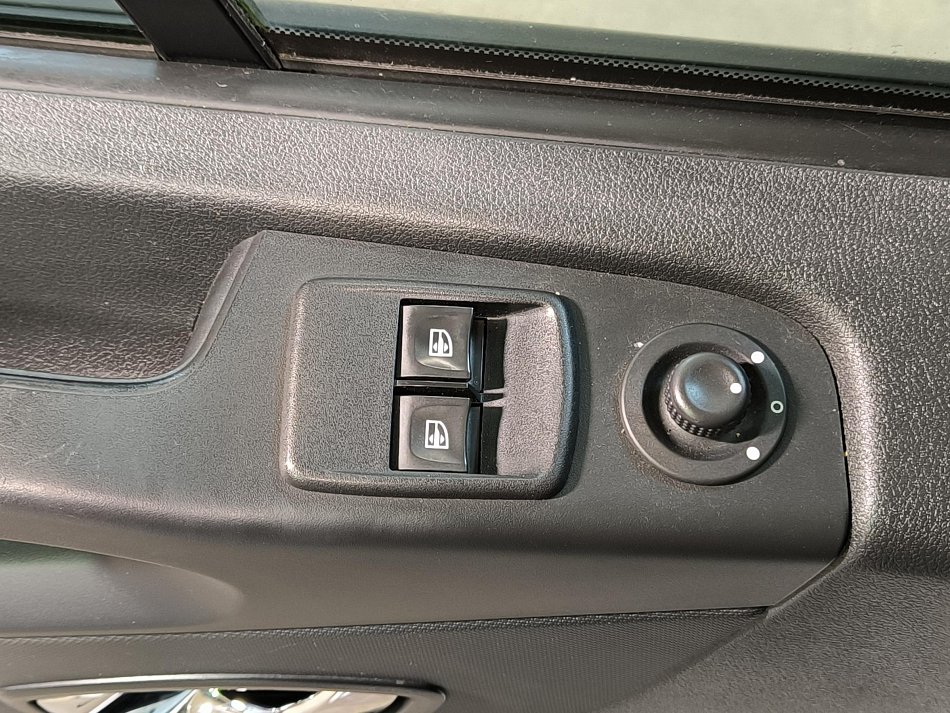 Opel Vivaro 1.6CDTi  8míst