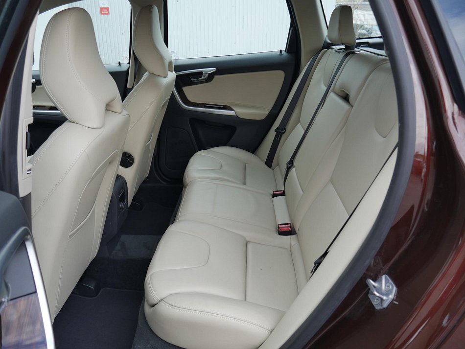 Volvo XC60 2.4 D5 Summum AWD