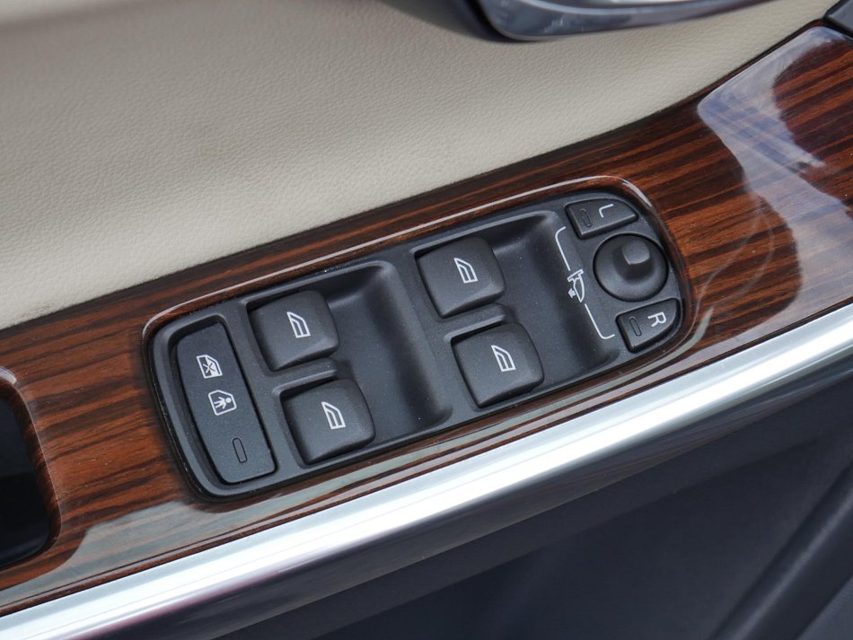 Volvo XC60 2.4 D5 Summum AWD