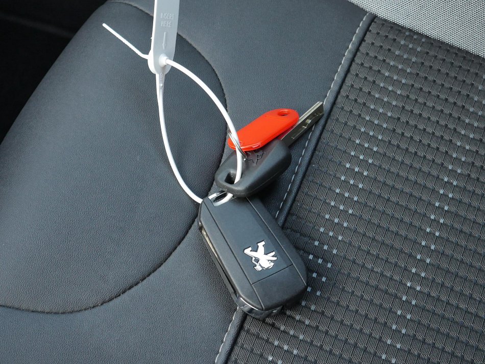 Peugeot 2008 1.2 PT Allure