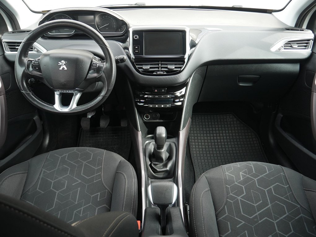Peugeot 2008 1.2i 
