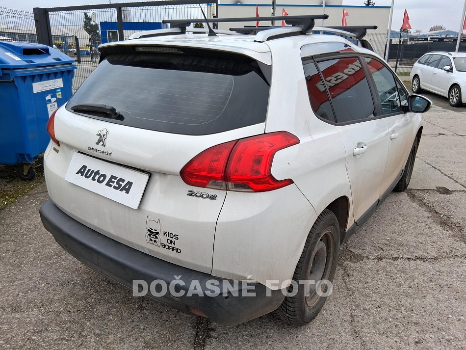 Peugeot 2008 1.2i 