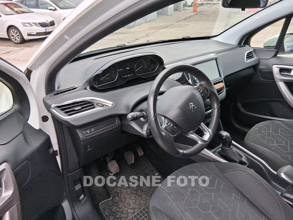 Peugeot 2008 1.2i 