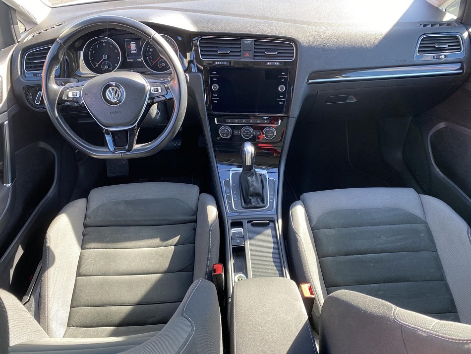 Volkswagen Golf 1.5 TSI 