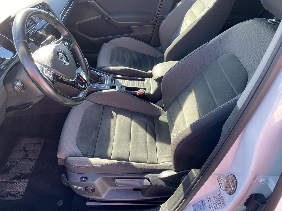 Volkswagen Golf 1.5 TSI 