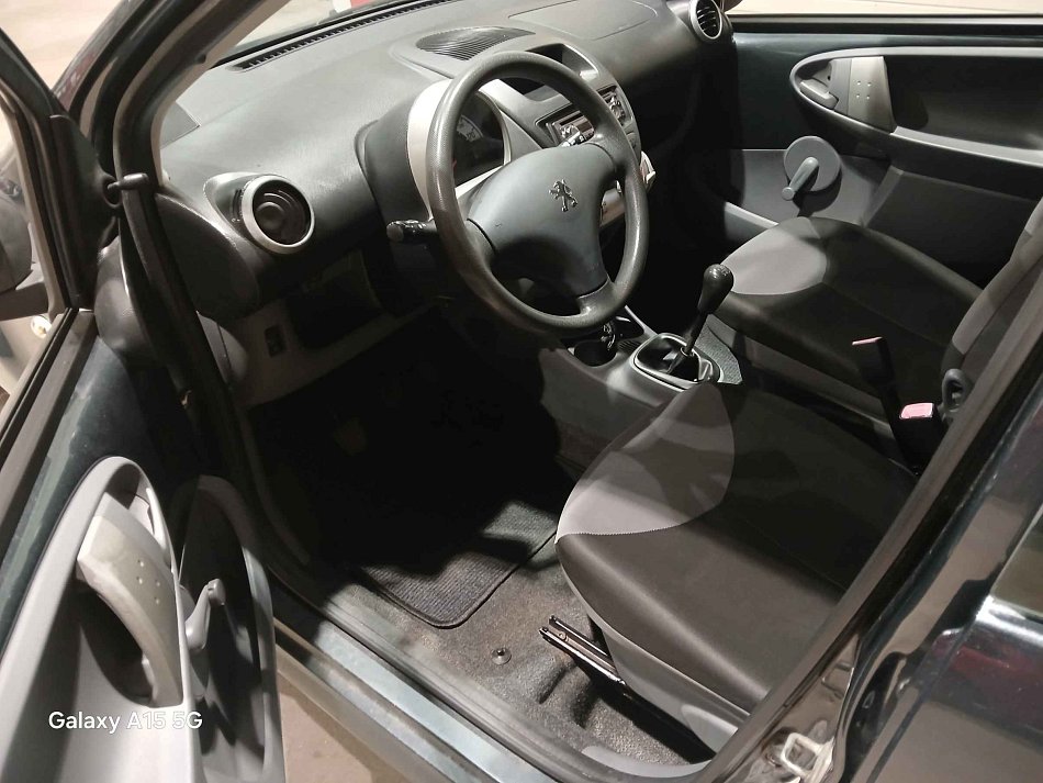 Peugeot 107 1.0i 