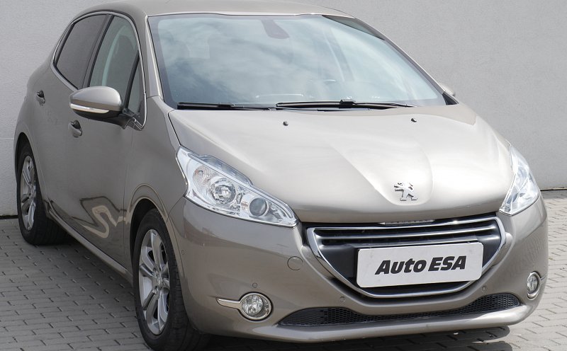 Peugeot 208 1.6i 