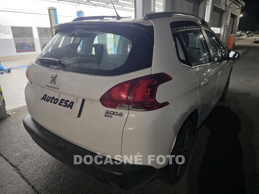 Peugeot 2008 1.2i 