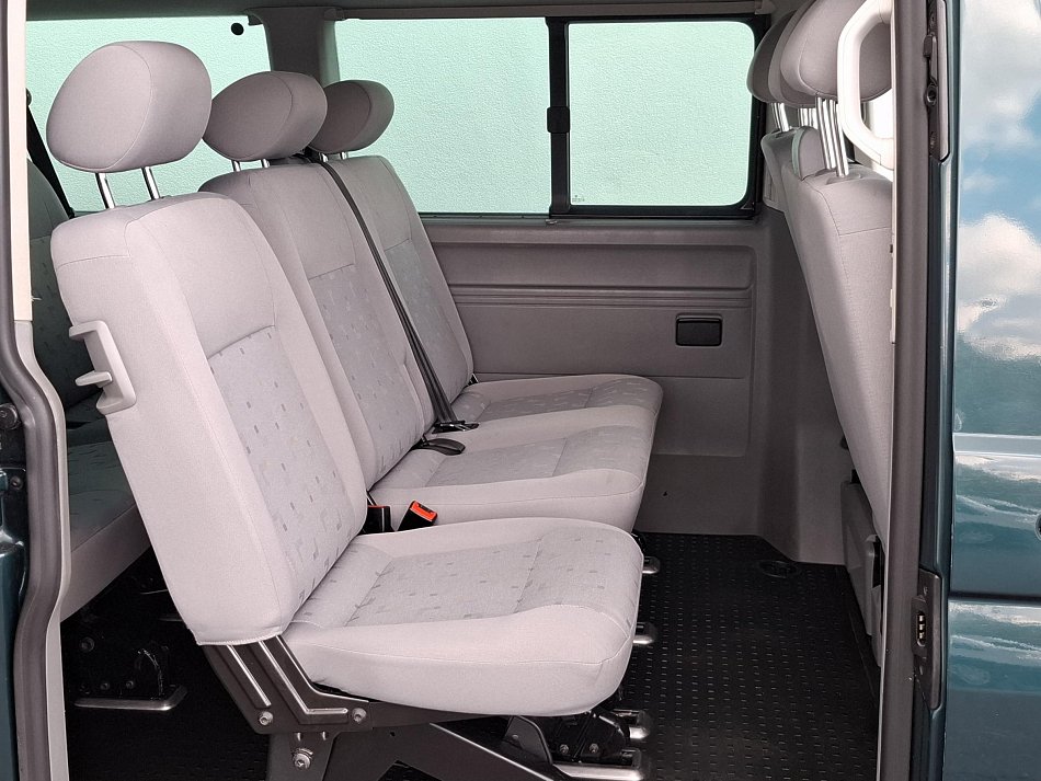 Volkswagen Caravelle 2.5TDi  L2 9míst