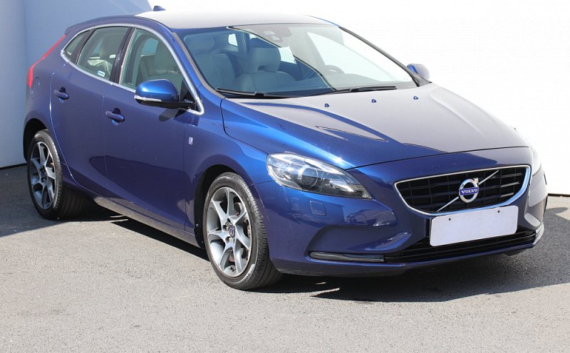 Volvo V40 2.0d R-design