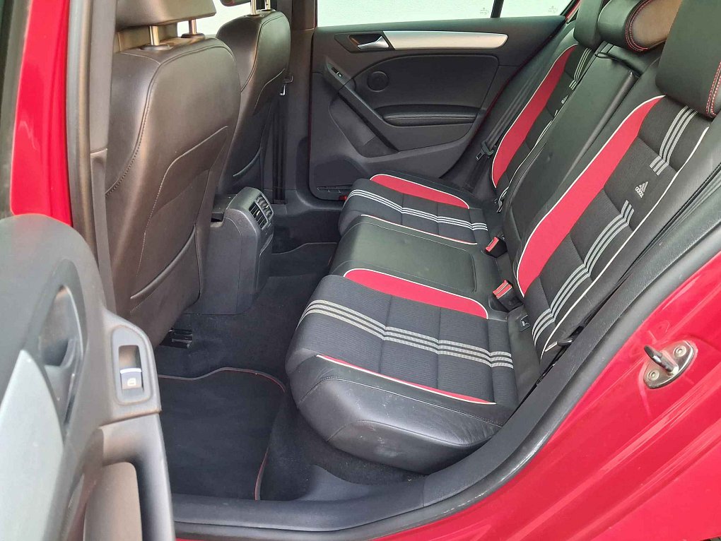 Volkswagen Golf 2.0 TSi GTi Adidas