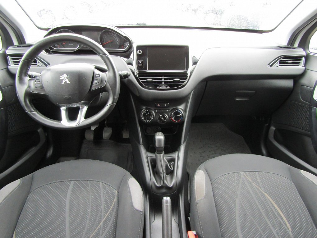 Peugeot 208 1.2i 