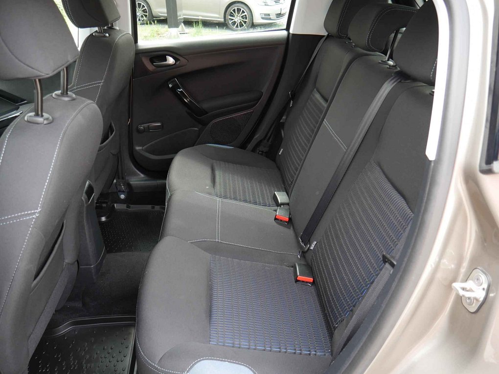 Peugeot 208 1.6i 