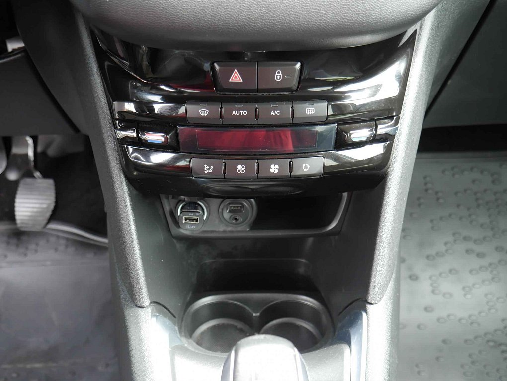Peugeot 208 1.6i 