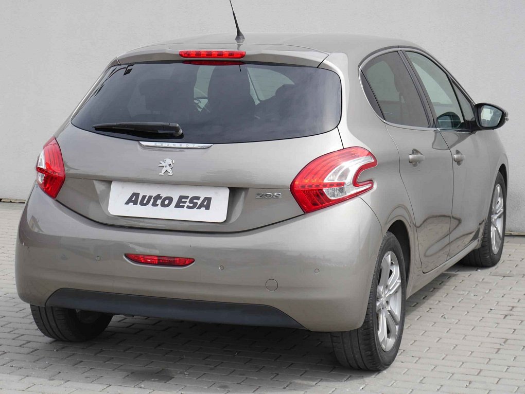 Peugeot 208 1.6i 