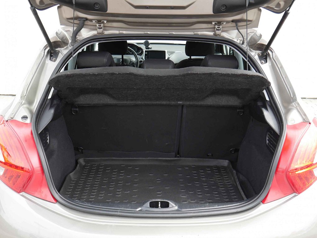 Peugeot 208 1.6i 